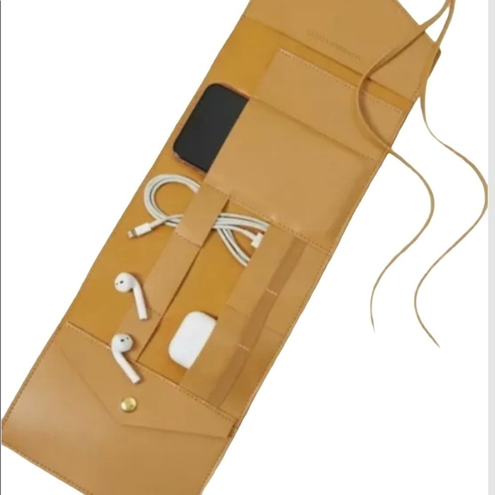 GLASS LADDER & CO. Katherine Tech Organizer Roll  Vegan Leather New